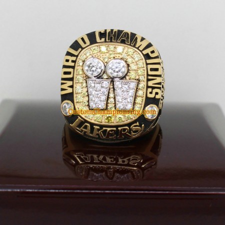 2001 Los Angeles Lakers Basketball World Championship Ring
